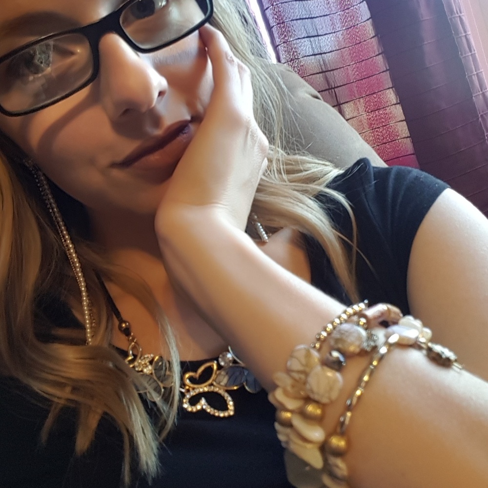 Meet your Posher, Courtney